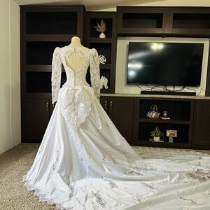 Stunning Vintage Wedding Dress – 1980s / 1990s | Forever Yours